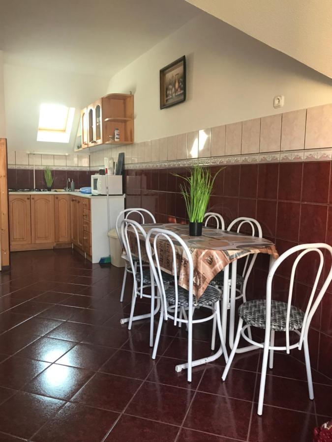 Edu Apartman Hajdúszoboszló Buitenkant foto