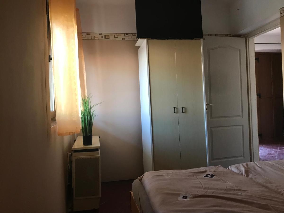 Edu Apartman Hajdúszoboszló Buitenkant foto