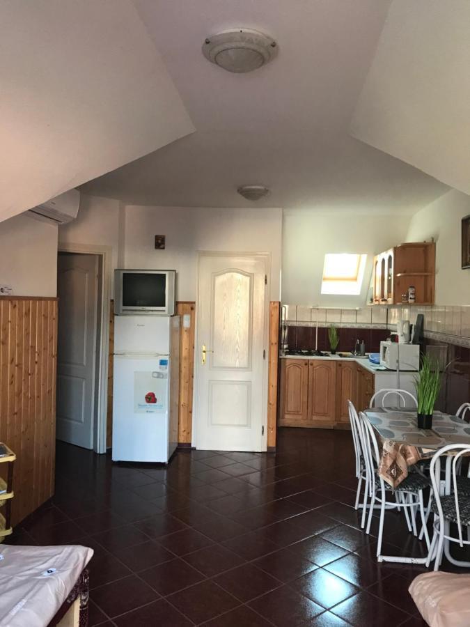 Edu Apartman Hajdúszoboszló Buitenkant foto