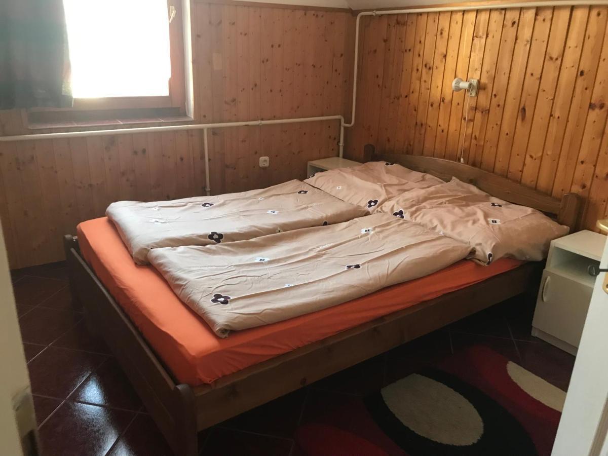 Edu Apartman Hajdúszoboszló Buitenkant foto