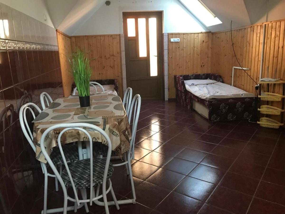 Edu Apartman Hajdúszoboszló Buitenkant foto