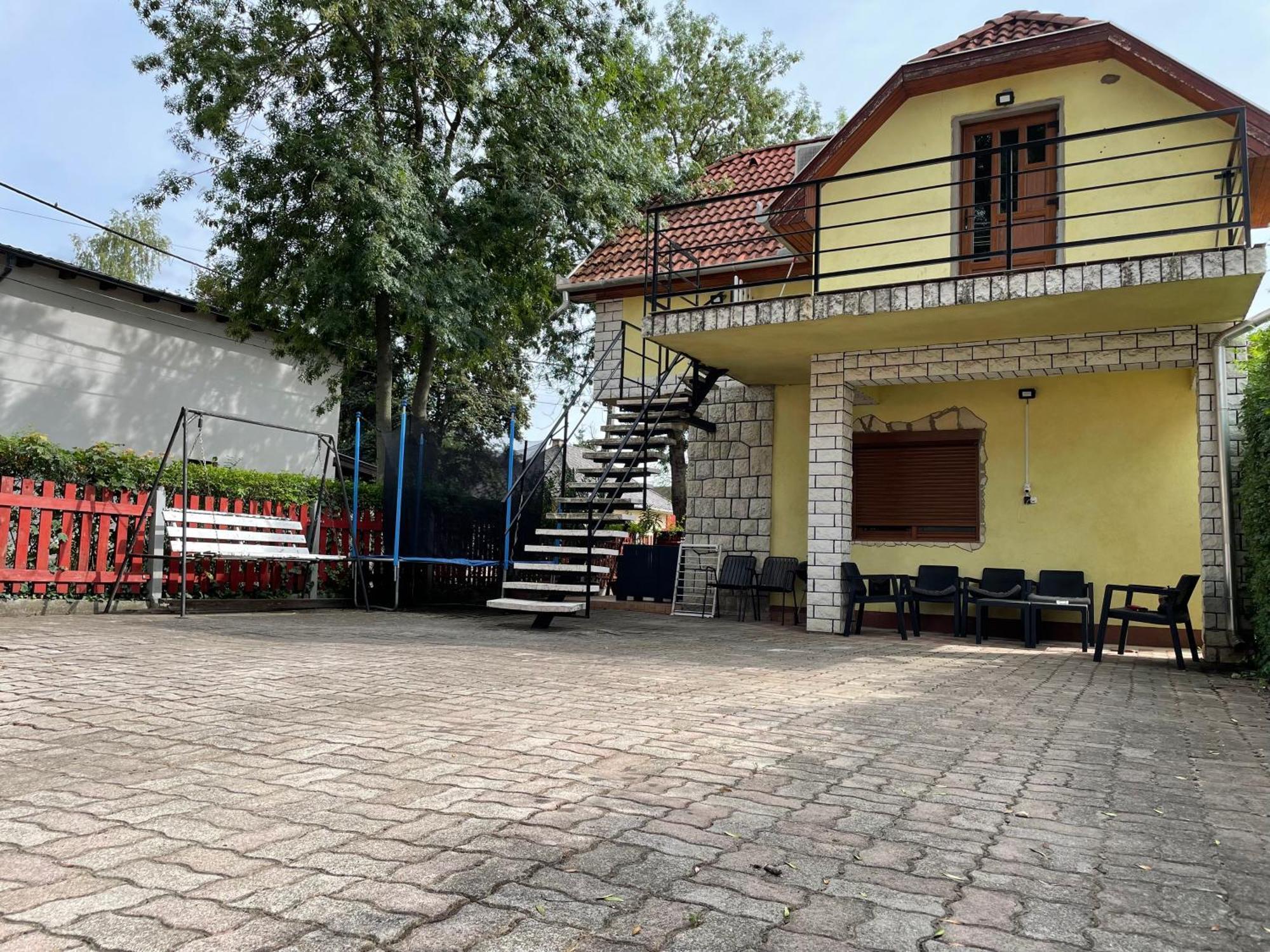 Edu Apartman Hajdúszoboszló Buitenkant foto