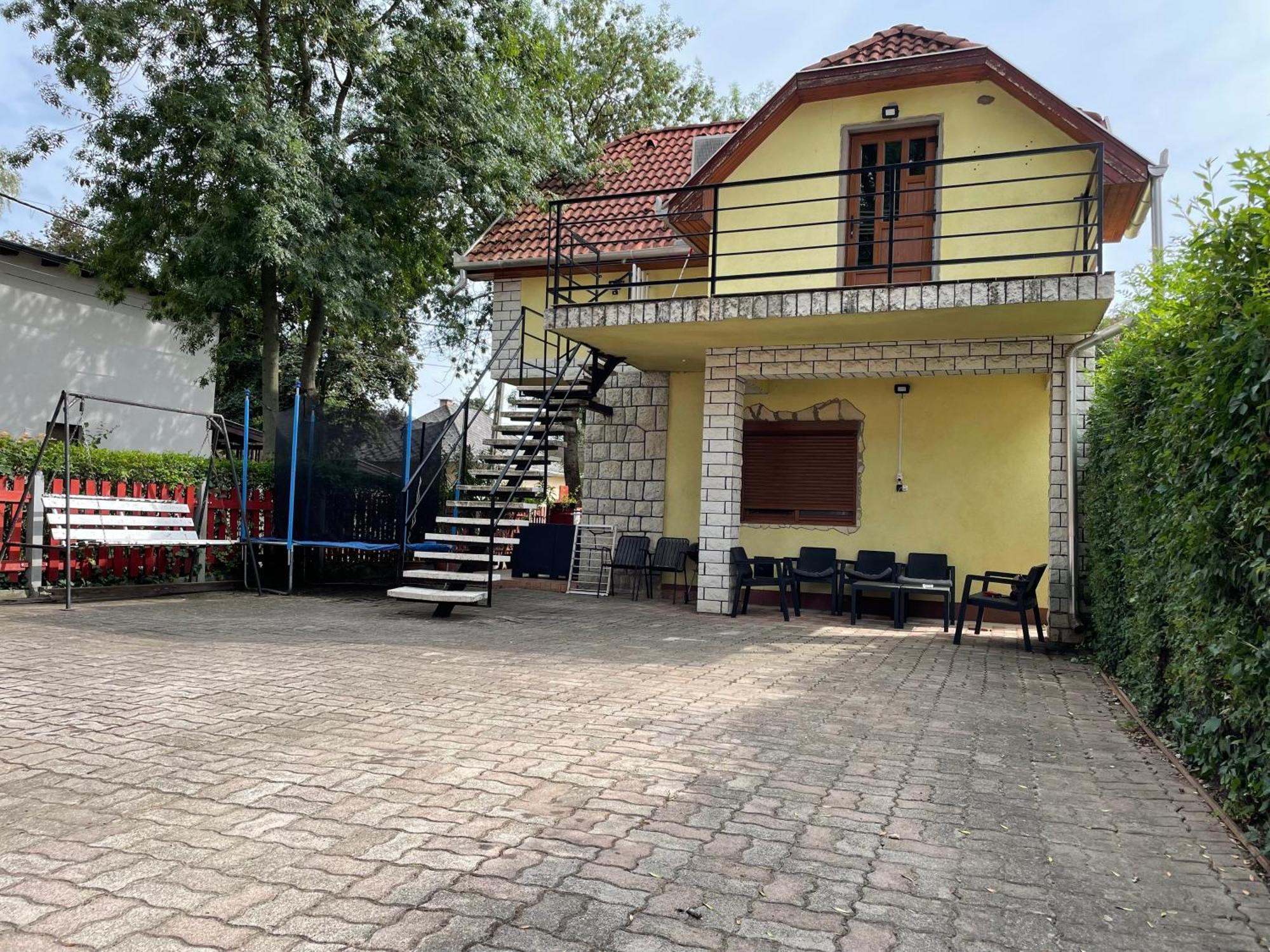 Edu Apartman Hajdúszoboszló Buitenkant foto