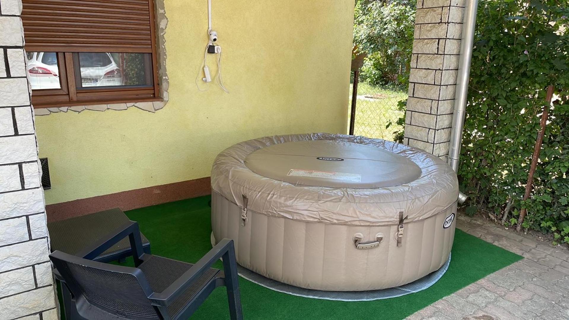 Edu Apartman Hajdúszoboszló Buitenkant foto
